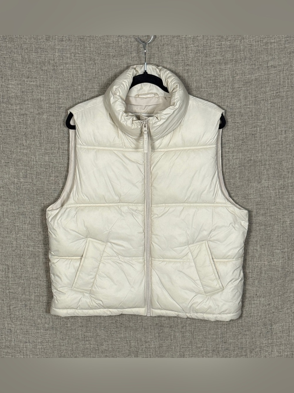 American Eagle Outfitters Ivory Quilted Puffer Vest